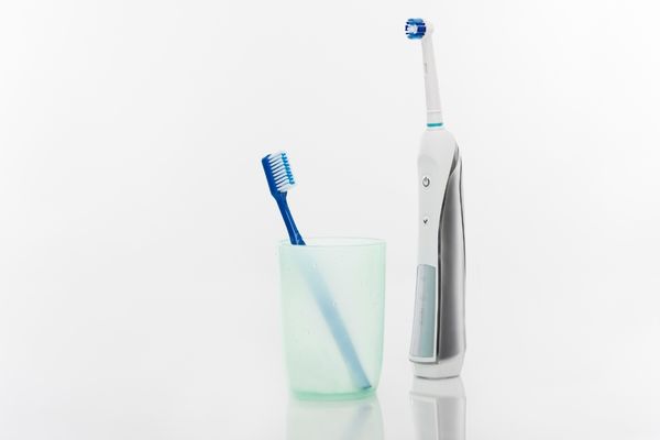 Which Toothbrush Is Better Manual Or Electric Which Toothbrush Is Better